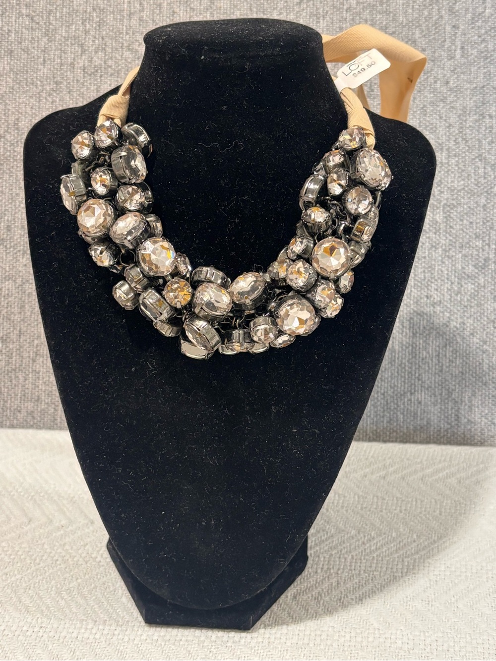 🔴🟡LOFT Gold-Tone and Champagne Crystal Cluster Necklace with Beige Ribbon - Picture 4 of 9